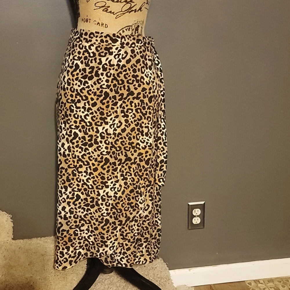 Maurices, Size Large, Leopard Print, Midi, Wrap Skirt